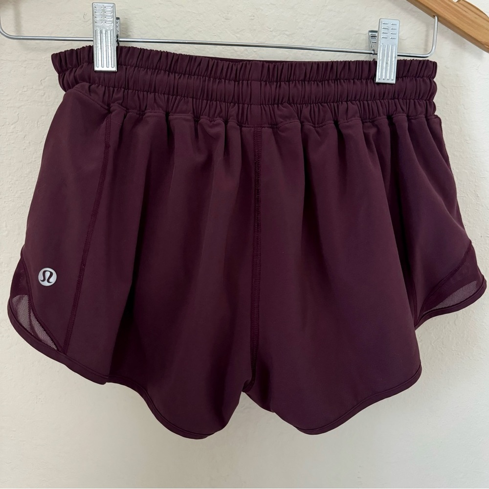 Lululemon low rise hotty hot  short 4,6